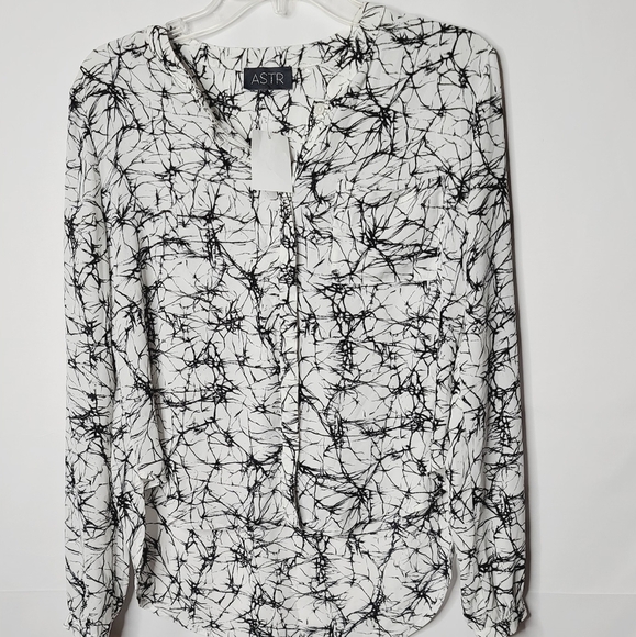 ASTR The Label hi lo black white button down long sleeve blouse sz XS - Picture 4 of 9